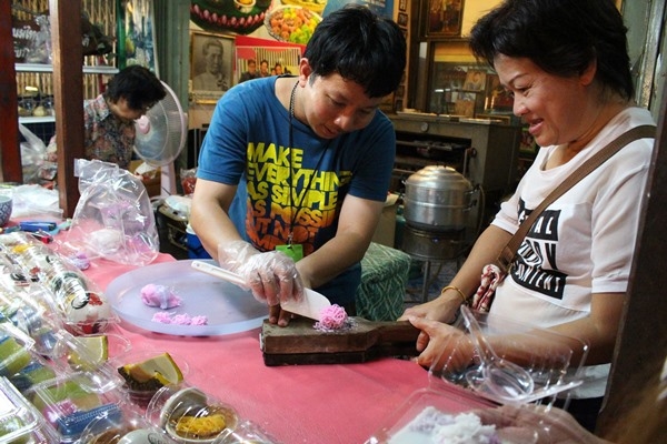 An gi o cho noi Amphawa, Thai Lan?