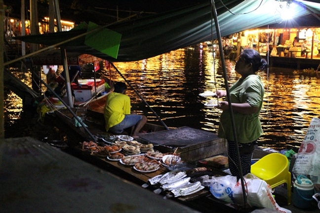 An gi o cho noi Amphawa, Thai Lan?