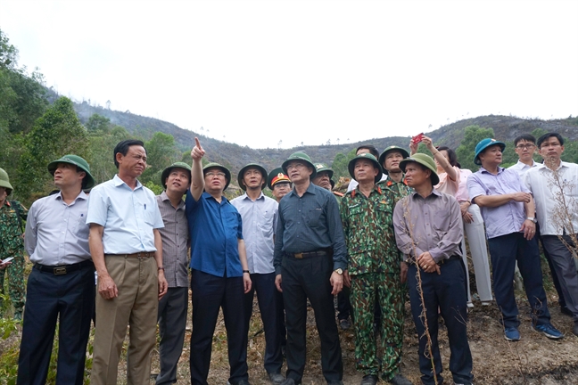 Lanh dao Ha Tinh noi gi khi khong de xuat huy dong may bay chua chay rung