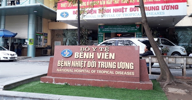 Gia dinh to 2 benh vien lon o Ha Noi 'de' benh nhan ra mo khong dung benh