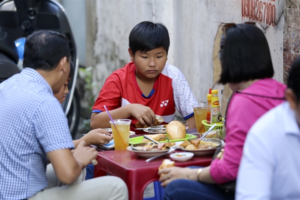 Tiem banh mi hon nua the ky me hoac nguoi Sai Gon