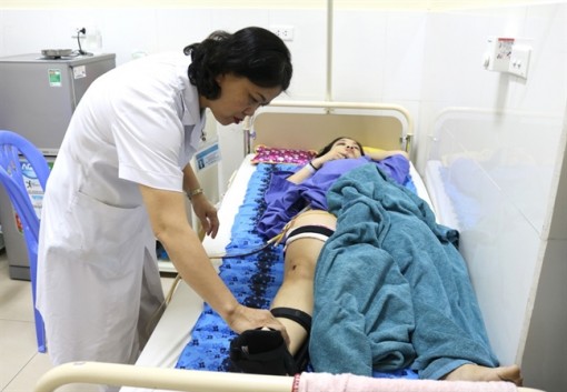 Sắp đến ngày sinh, thai phụ bất ngờ bị xe tông khi qua đường