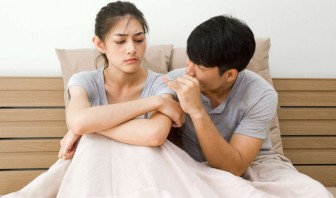 Cuộc hẹn trên giường thình lình bị ngáng trở