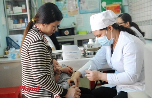 2 trẻ ở TP.HCM sốc phản vệ do tiêm vắc xin, bác sĩ cảnh báo chỉ có 15 phút để cứu sống