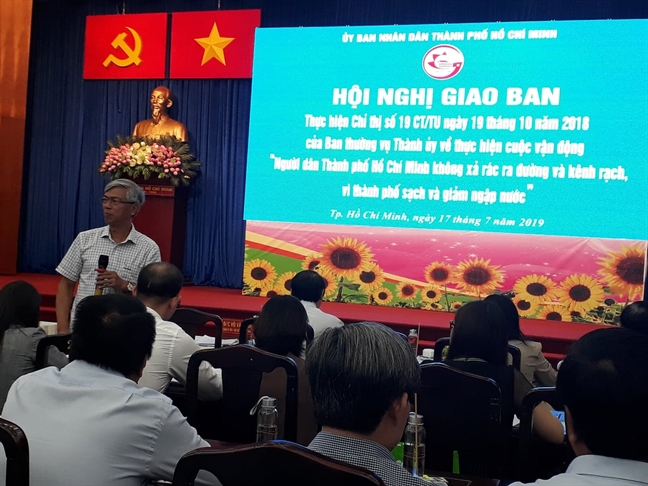 Pho chu tich UBND TP.HCM Vo Van Hoan: 'Len doc bao cao suong la khong duoc dau'