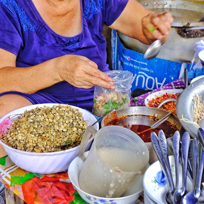 Chi 500 ngan dong no cang bung trong suot hanh trinh Da Nang - Hoi An (P.1)