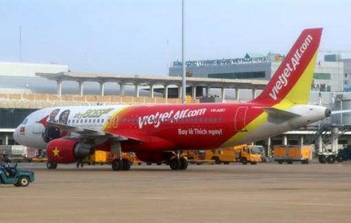 Ngừng khai thác và thay đổi giờ bay 4 chuyến bay do ảnh hưởng bão nhiệt đới Danas