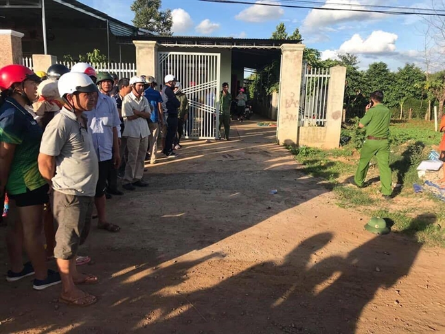 Sau cuoc cai va, nguoi dan ong rut sung AK ban nguoi tinh roi tu sat