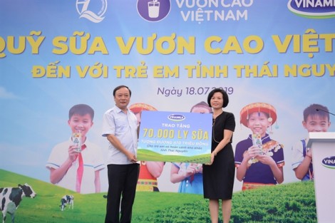 Quỹ sữa Vươn cao Việt Nam và Vinamilk chung tay vì trẻ em Thái Nguyên