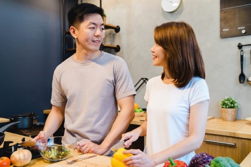 Chồng say tình công sở, bỏ cơm vợ