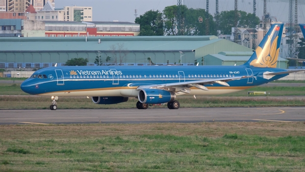 Vietnam Airlines ha canh khan de cap cuu cho mot nu hanh khach