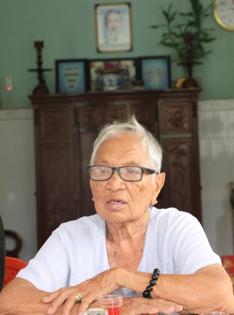 Hội LHPN TP.HCM thăm Bà Mẹ Việt Nam anh hùng và gia đình chính sách