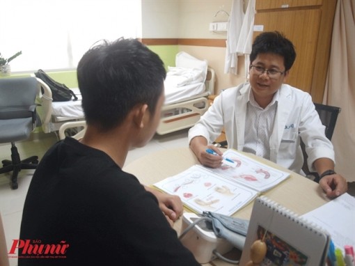 Những chàng trai trẻ bí mật đi kéo thẳng 'cậu nhỏ'