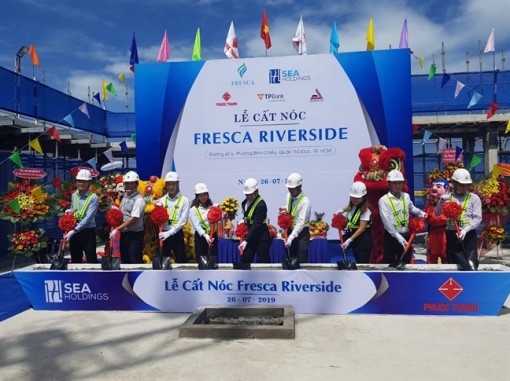 Cất nóc dự án Fresca Riverside