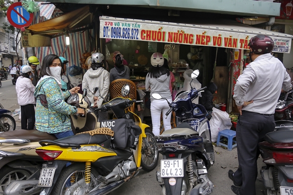 Bi an quan chuoi nep nuong ban tu sang den toi, thu nhap 15 trieu dong/ngay o Sai Gon