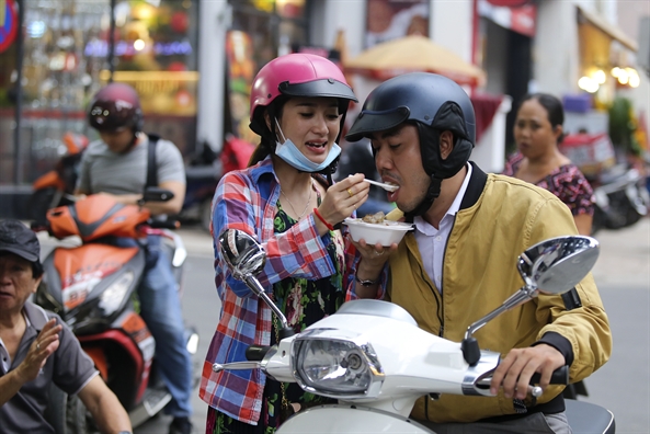 Bi an quan chuoi nep nuong ban tu sang den toi, thu nhap 15 trieu dong/ngay o Sai Gon