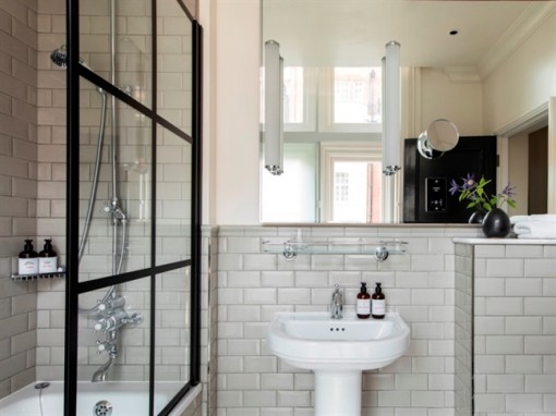 Tập đoàn IHG thay thế các sản phẩm tiện ích phòng tắm cỡ nhỏ bằng các sản phẩm cỡ lớn nhằm giảm lượng rác thải nhựa