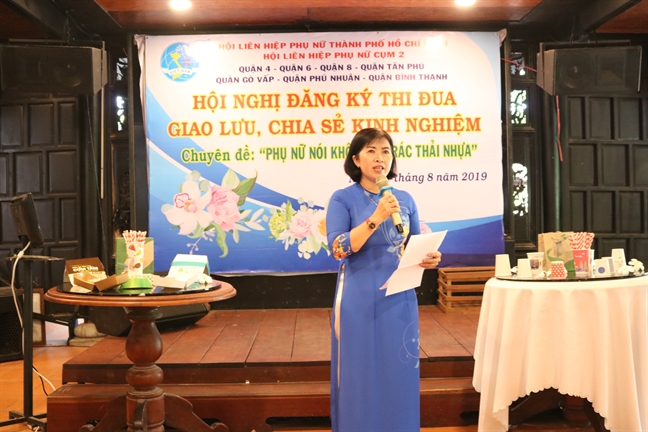 Chong rac thai nhua kieu phu nu