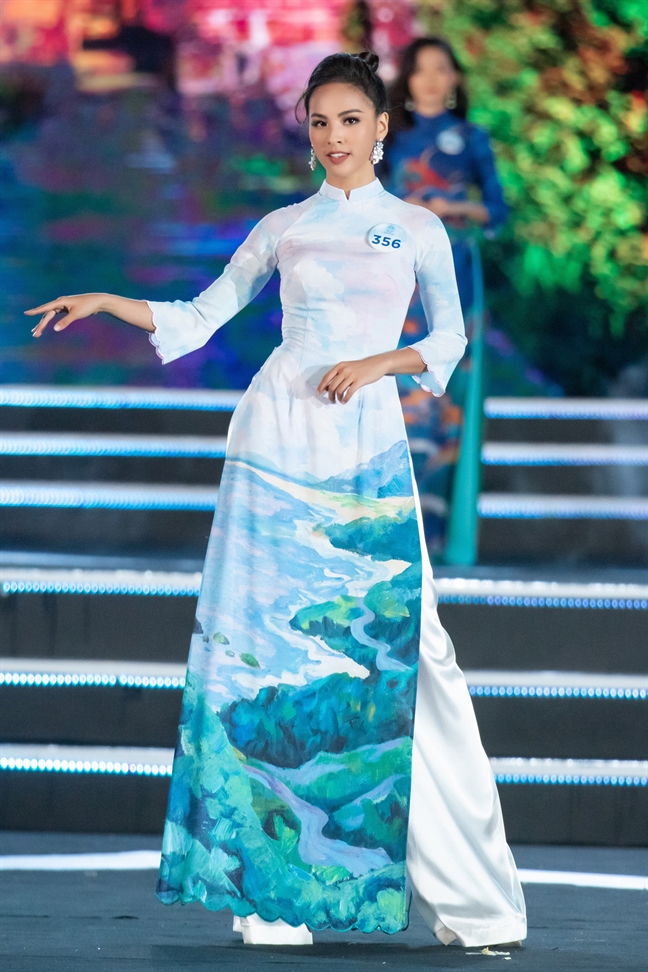 Chiec ao dai 'diem bao' dua Luong Thuy Linh tro thanh ‘Hoa hau The gioi Viet Nam 2019’