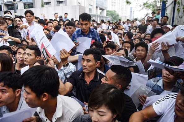 Ngan khach bo tron khi di du lich nuoc ngoai, huong dan vien se phai co... nghiep vu canh sat