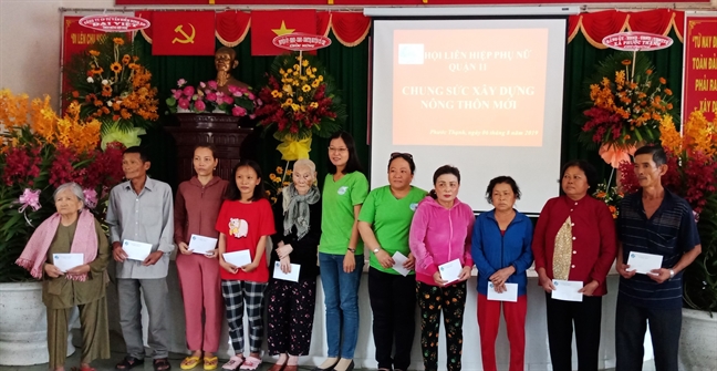 Dang huong tuong nho ma Ranh va tang qua cho phu nu ngheo