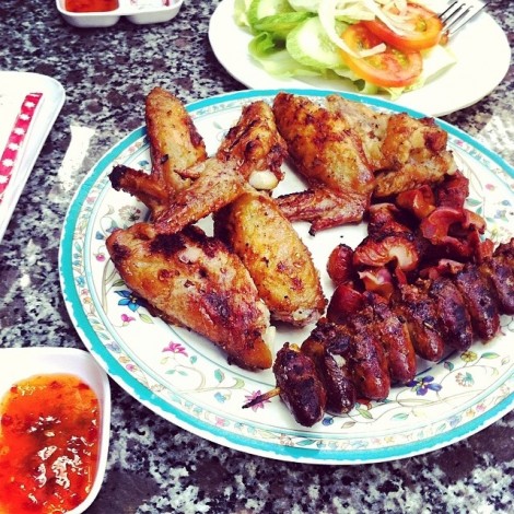 Quán nướng ‘núp lùm’ ở đường Phan Đăng Lưu, món thì ít mà phải ăn rõ nhiều