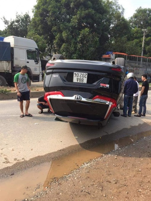 Từ vụ trẻ tử vong trong ô tô: Làm ơn đừng ẩu tả, lơ đễnh khi lái xe chở con