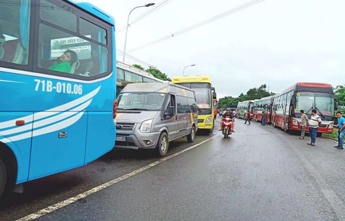 Clip: Deo Bao Loc te liet hoan toan, hang tram hanh khach vat vo ngoai duong