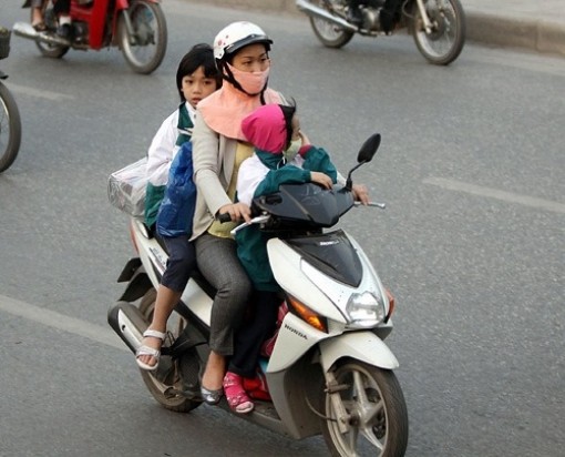 Xe ôm, giúp việc, hàng xóm... đưa trẻ đi học có trách nhiệm pháp lý gì nếu trẻ chẳng may bị tai nạn?