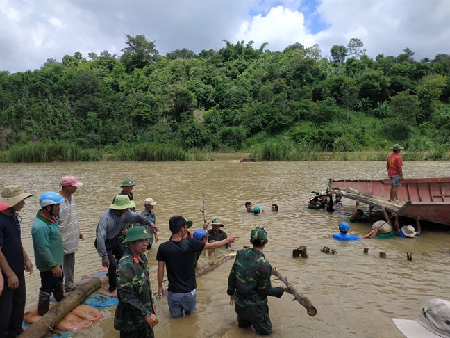 Vo de bao, hon 1.000 ha lua cua nguoi dan bi ngap nang