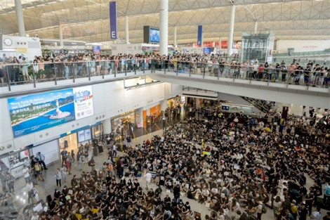 Nhiều chuyến bay từ Việt Nam sang Hồng Kông bị hủy vì biểu tình