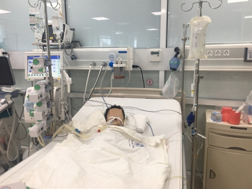 Tự cho con uống thuốc hạ sốt, bé trai 27 tháng tuổi nguy kịch