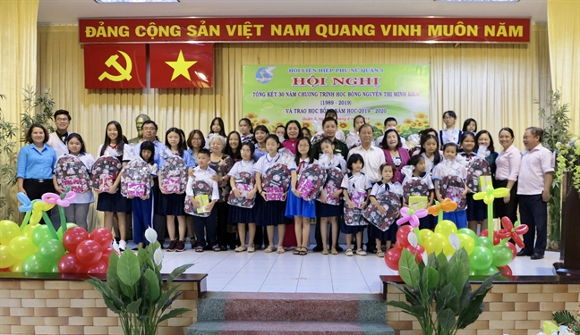 Hoc bong Nguyen Thi Minh Khai: 30 nam nang buoc chan em den truong