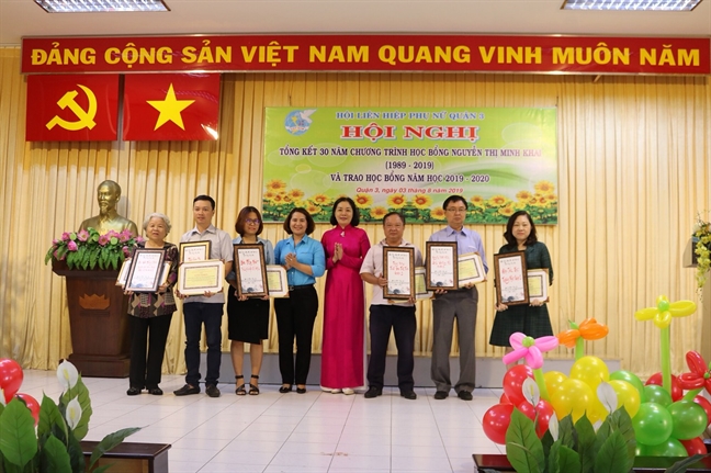 Hoc bong Nguyen Thi Minh Khai: 30 nam nang buoc chan em den truong