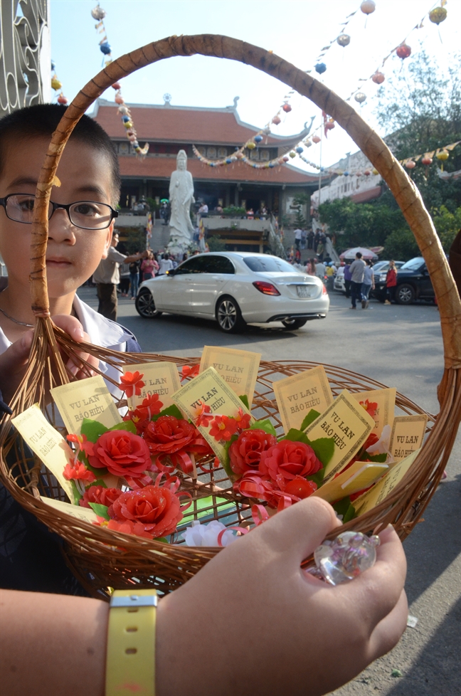 Chum anh: Cac chua Sai Gon dong nghet nguoi di le Vu Lan