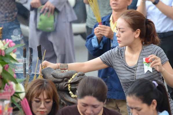 Chum anh: Cac chua Sai Gon dong nghet nguoi di le Vu Lan