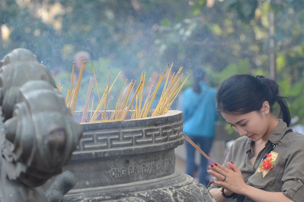 Chum anh: Cac chua Sai Gon dong nghet nguoi di le Vu Lan