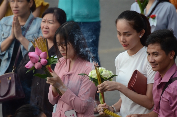 Chum anh: Cac chua Sai Gon dong nghet nguoi di le Vu Lan