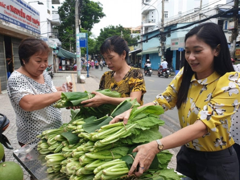 Mang chợ rau sạch về khu phố