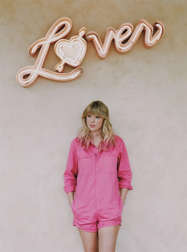 Duy nhat tren Spotify: playlist ‘Love, Taylor: The Lover Enhanced Album’, chao don album phong thu thu 7 cua bieu tuong pop toan cau Taylor Swift