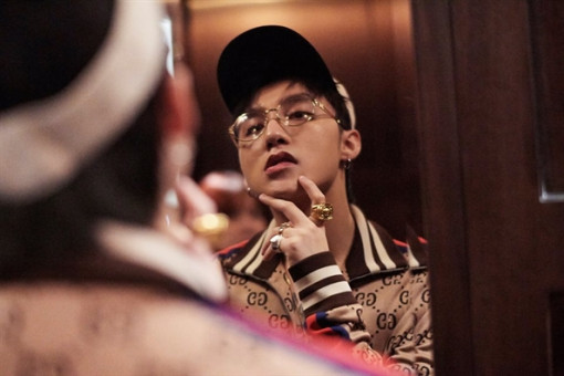 Sơn Tùng M-TP đẹp hút hồn dù chỉ để mặt mộc