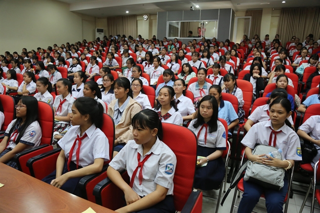 Le trao Hoc bong Nu sinh hieu hoc, vuot kho lan thu 29: Noi tiep nhung an tinh