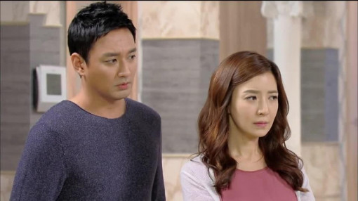 Quá mệt mỏi khi ngày nào vợ cũng chê bai chuyện áo quần