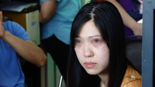 Sao lại đứng đó cho chồng đấm đá?