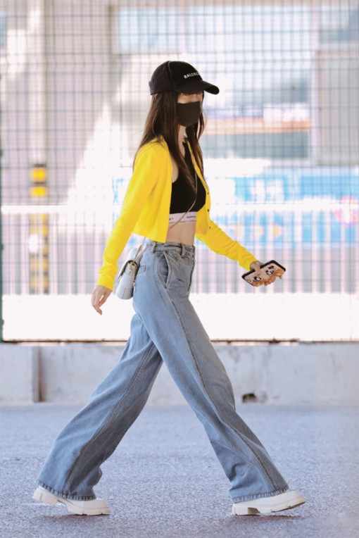 Angelababy và loạt sao Tây không ngại khi diện đồ lót ra phố