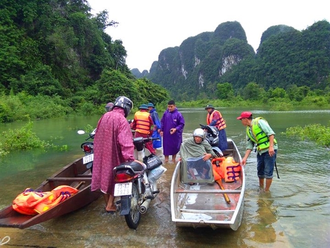 Mua lon, nuoc dang nhanh tai Quang Binh khien 1 nguoi mat tich