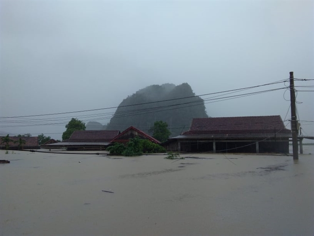 Can canh nhung can nha bi ngap toi mai tai Quang Binh