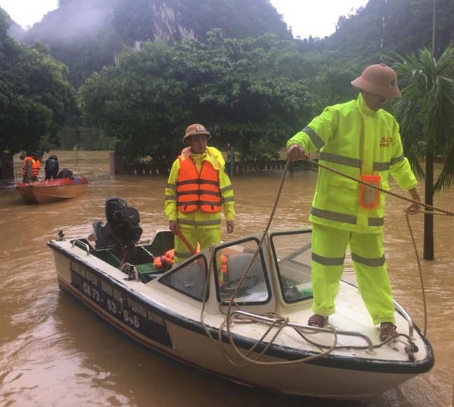 Can canh nhung can nha bi ngap toi mai tai Quang Binh