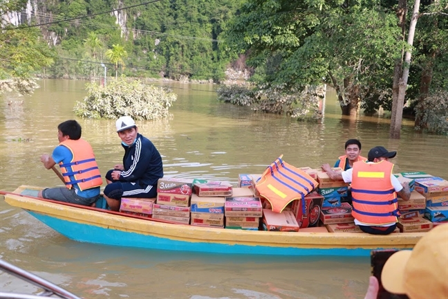 Nguoi dan Tan Hoa kiet suc vi bi ngam trong lu