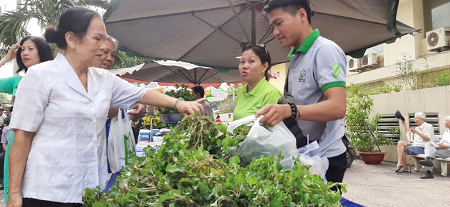 24 gian hang khoi nghiep cua chi em 'do bo' chung cu Ngo Gia Tu